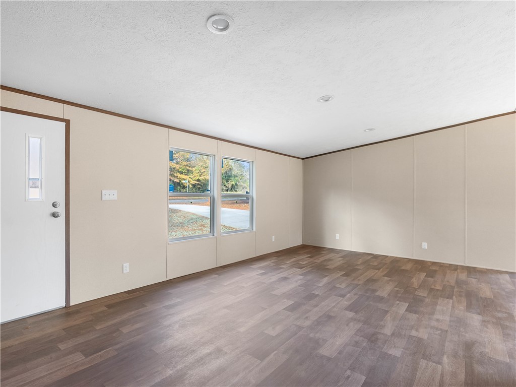 401 Mormon Church Road Seneca, SC 29678 - Photo 5 of 39