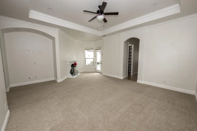 a view of a livingroom with a ceiling fan