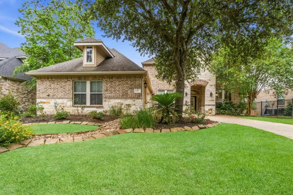 $795,000 | 27 North Arrow Canyon Circle, The Woodlands, TX 77389