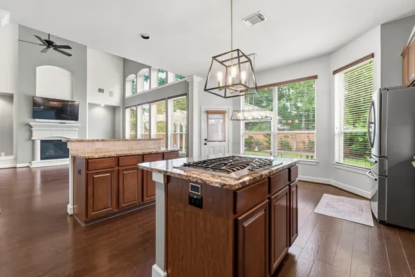 $795,000 | 27 North Arrow Canyon Circle, The Woodlands, TX 77389