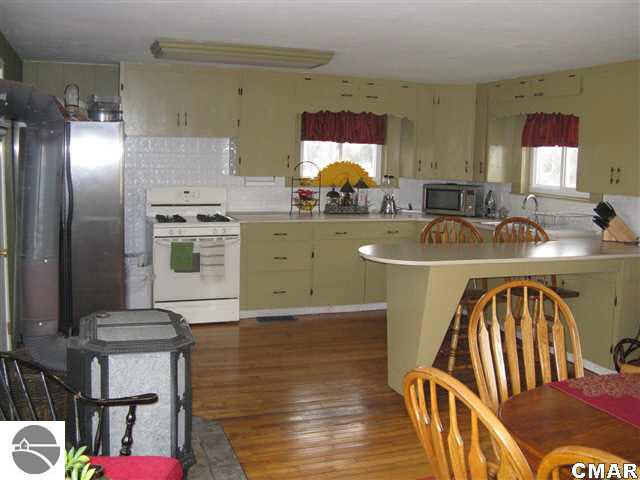 7410 West Harrison Road Alma, MI 48801 - Photo 6 of 12 1771326-5.JPG