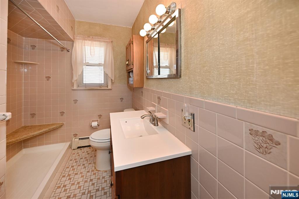 217 Grove Street Lodi, NJ 07644 - Photo 10 of 21