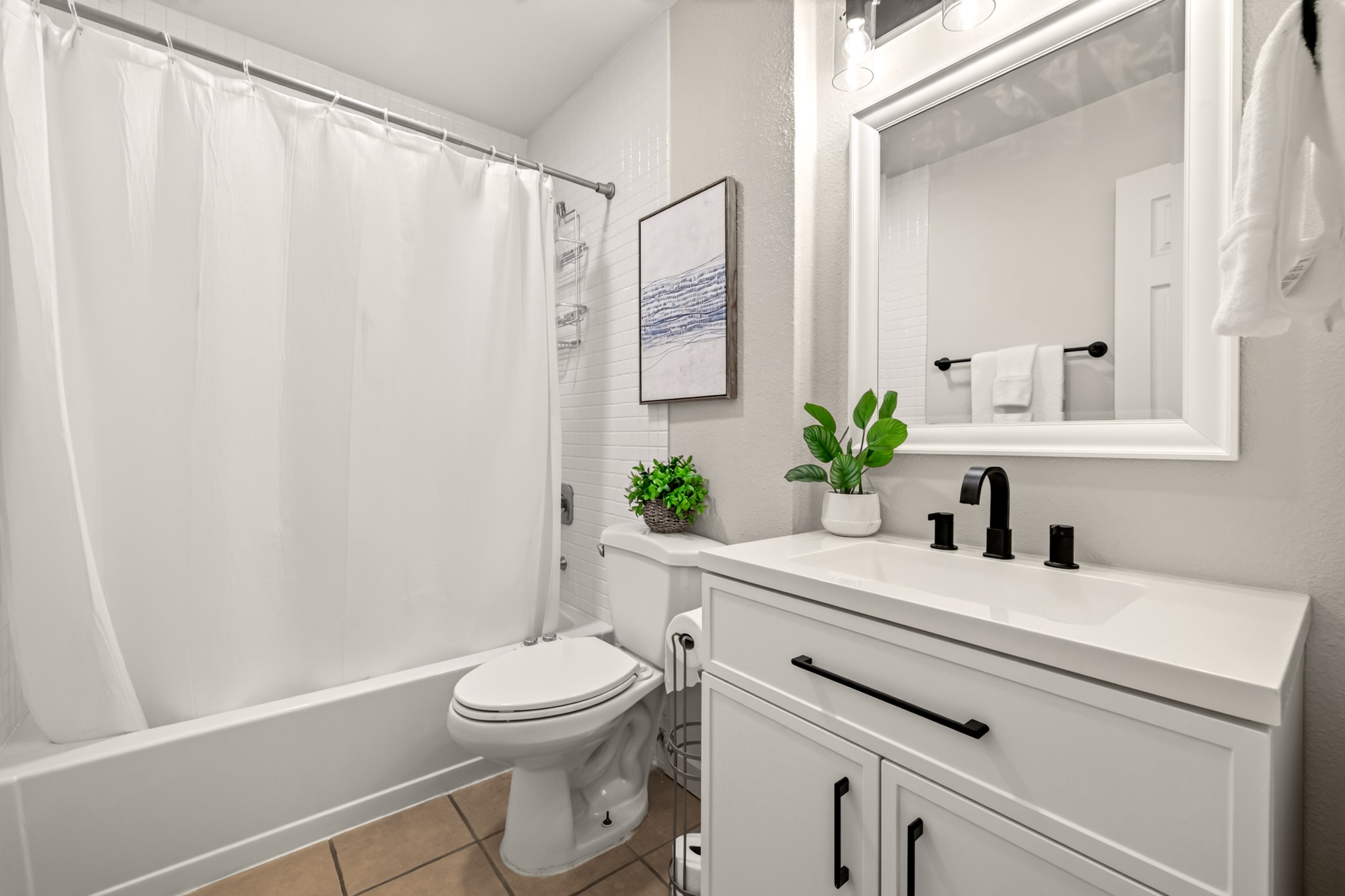 2000 Lightsey Road, Unit 5 Austin, TX 78704 - Photo 14 of 24 The full bathroom is conveniently located between both upstairs bedrooms