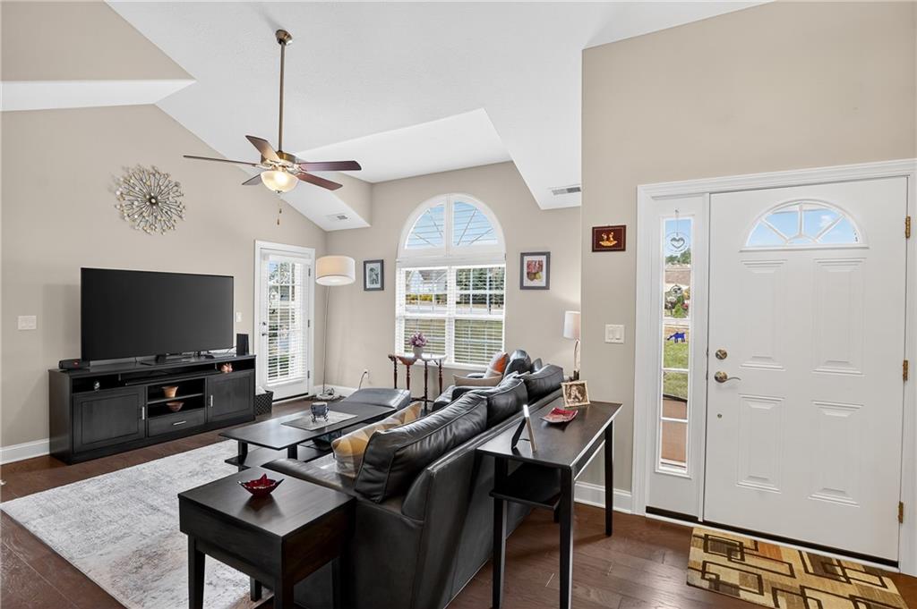 334 Saddlebrook Road Gibsonia, PA 15044 - Photo 4 of 46 Gallery Image 4