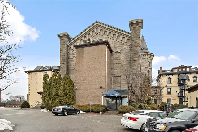 $2,600 | 201 Thorndike Street, Unit 205, Lowell, MA 01852