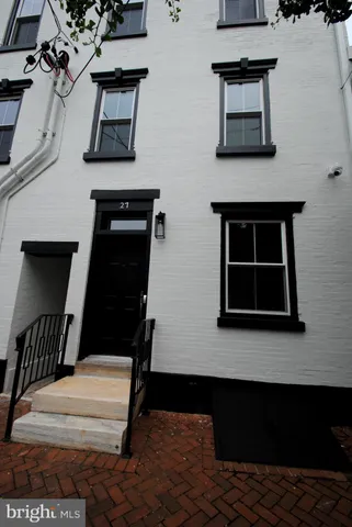 a view of entryway and hall