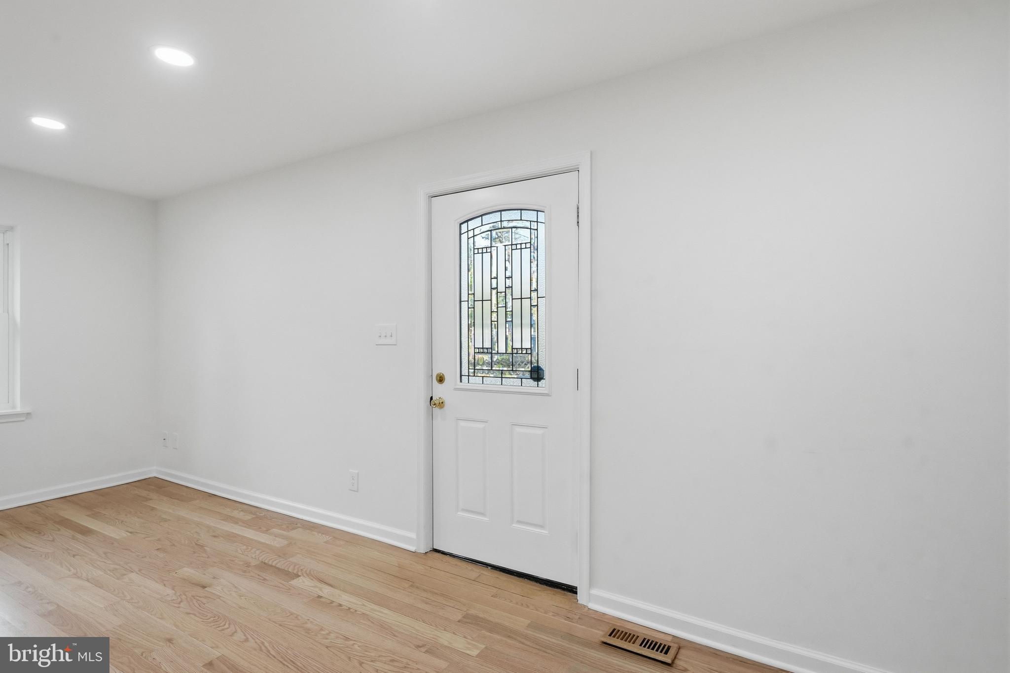 36 Point Breeze Avenue Clementon, NJ 08021 - Photo 3 of 27