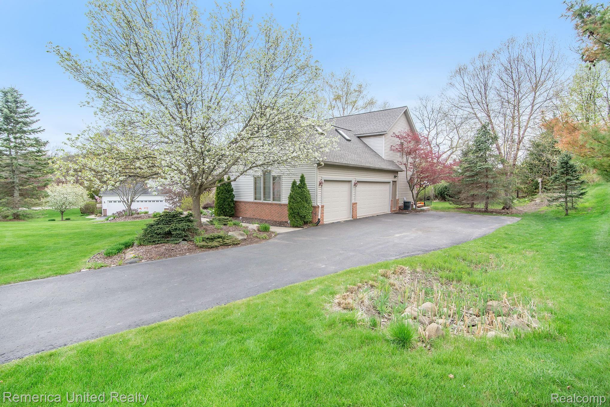 2058 Ricks Court Brighton, MI 48114 - Photo 34 of 42 B4D924E6-6C87-4EB2-BFE2-33949FFAB79A.jpeg