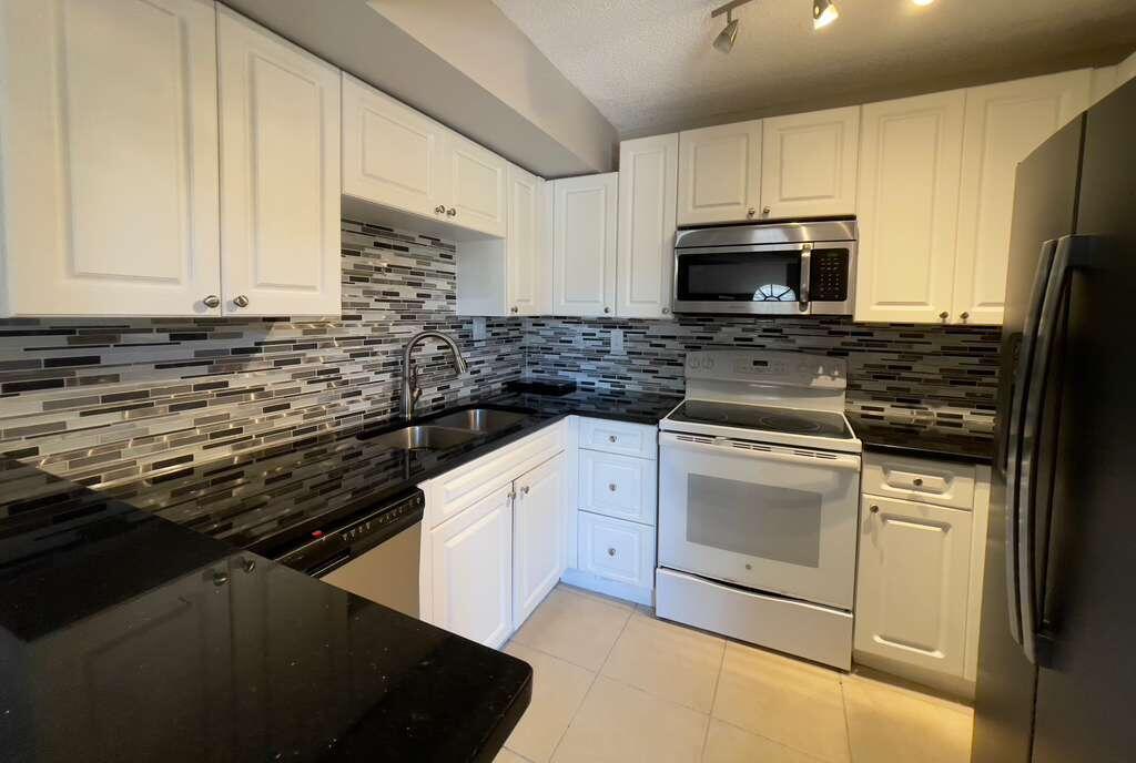 8206 Severn Drive, Unit C Boca Raton, FL 33433 - Photo 9 of 15 5
