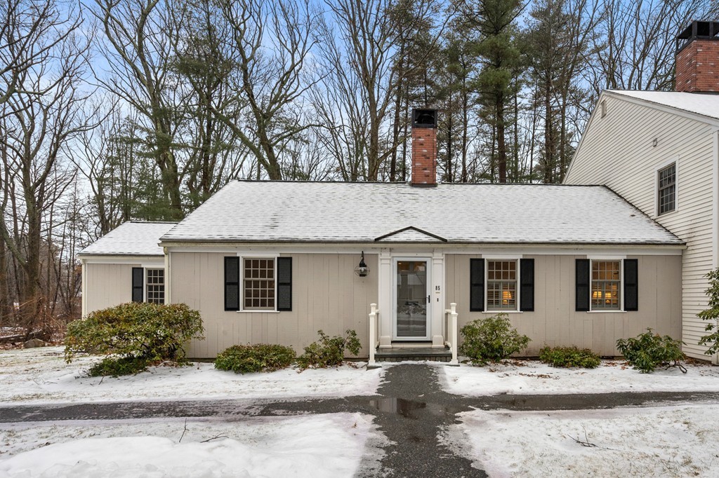 85 Jericho Road, Unit 85 Weston, MA 02493 - Photo 1 of 17 a front view of a house with a yard
