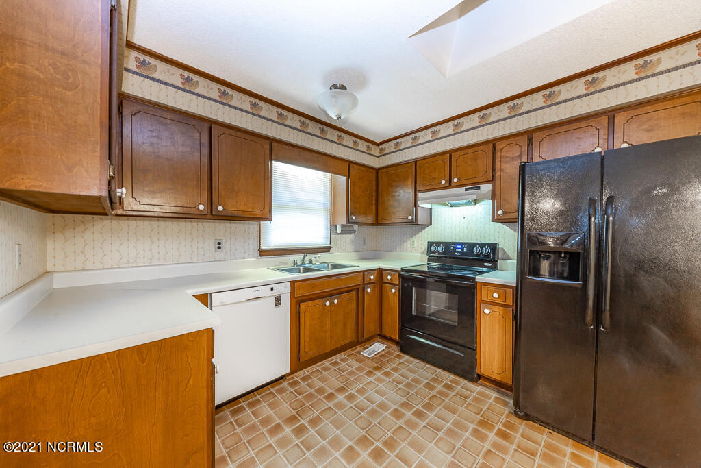 430 Half Moon Road New Bern, NC 28560 - Photo 5 of 28 IMG_5041