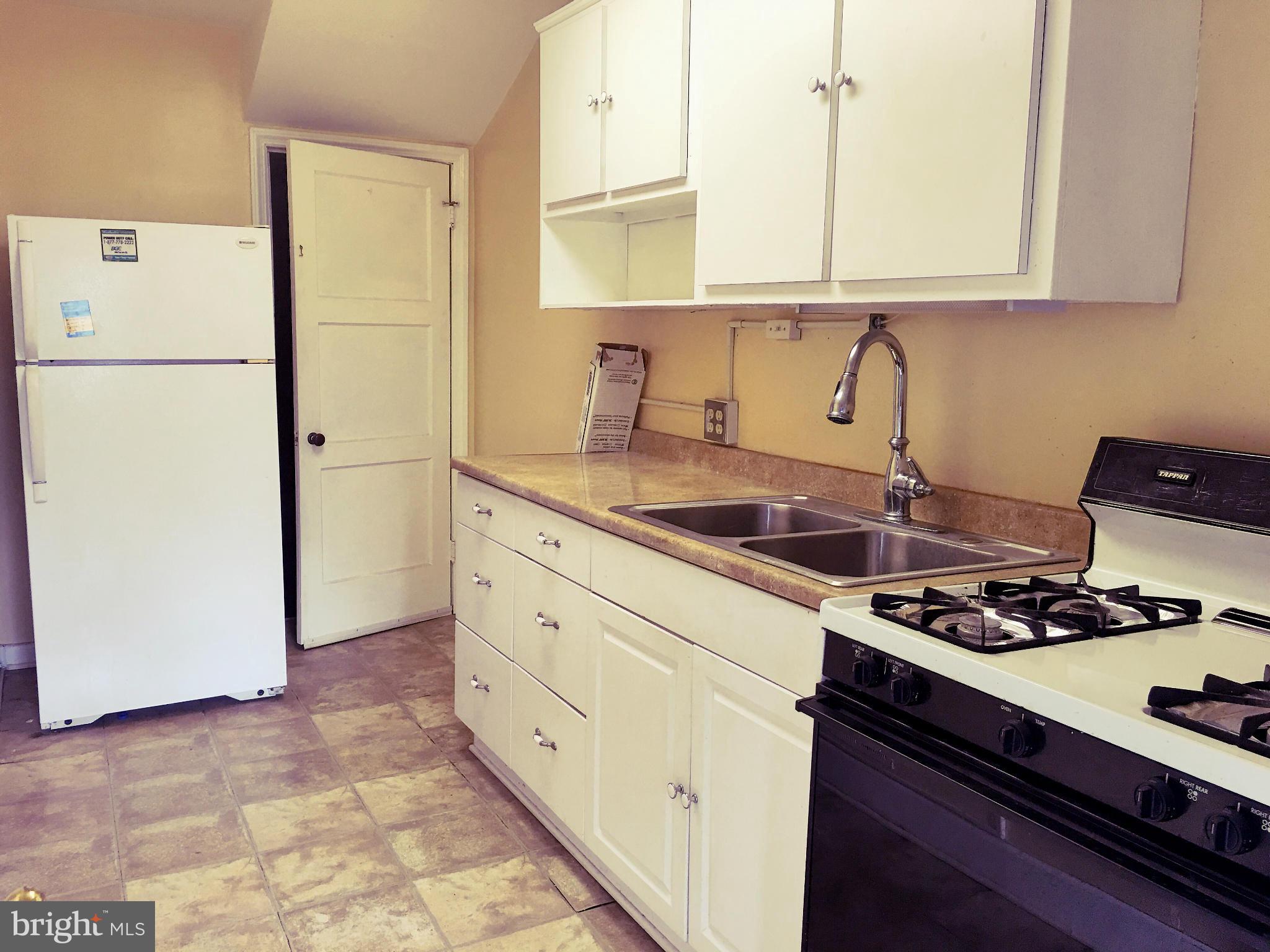 645 Hillview Road Baltimore, MD 21225 - Photo 6 of 20 Kitchen