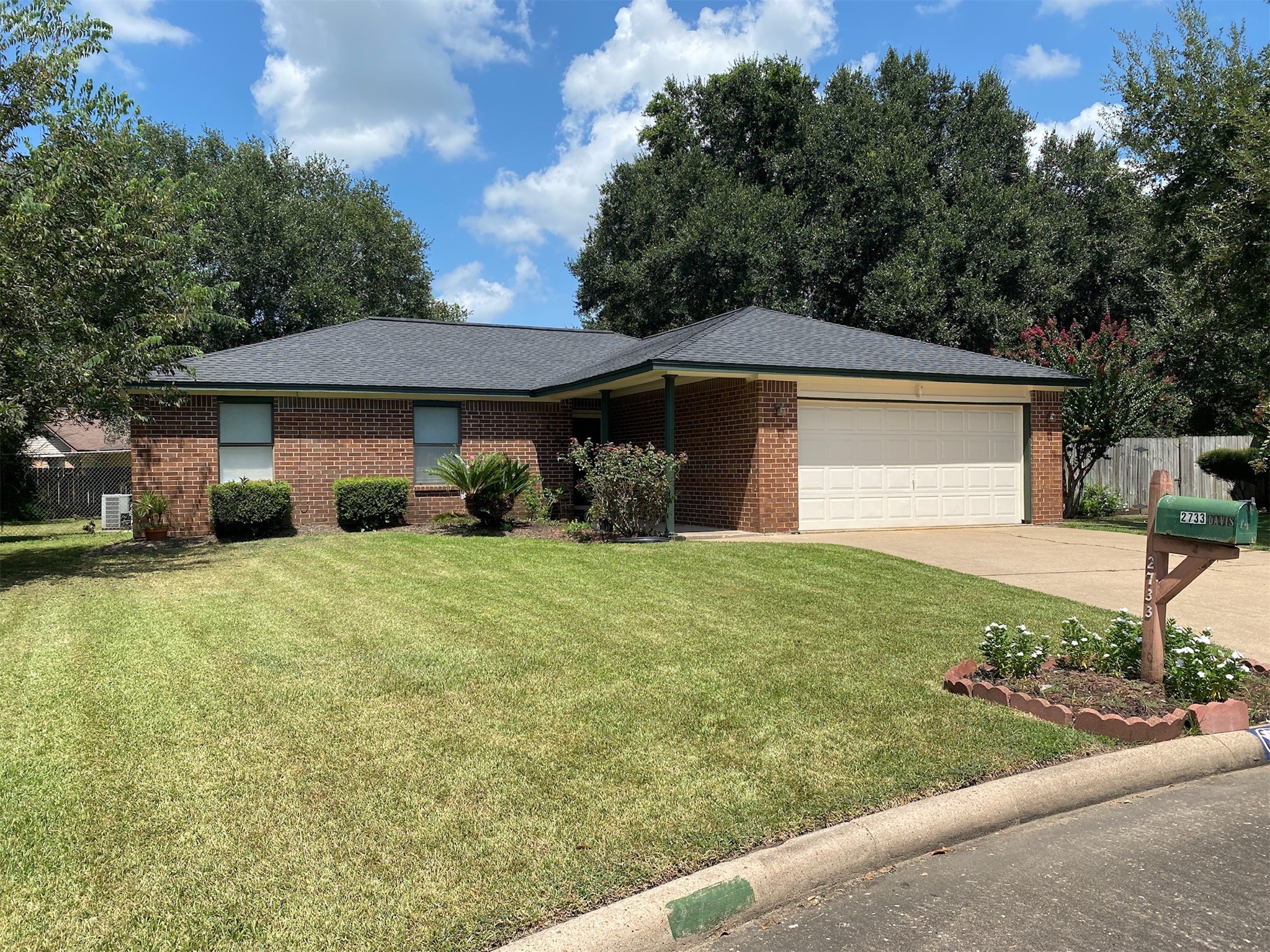2733 Davis Avenue Rosenberg, TX 77471 - Photo 1 of 45