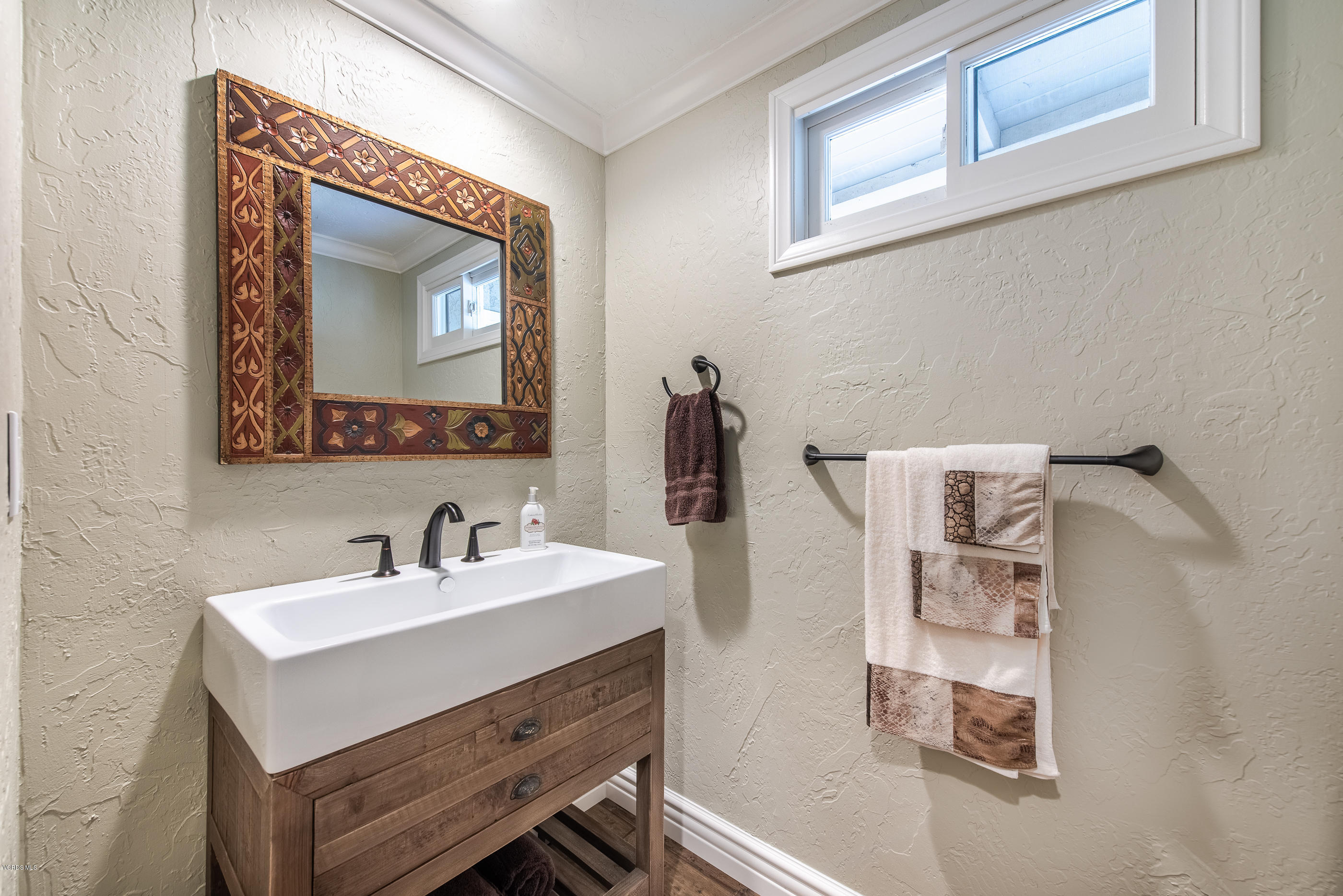 669 Corriente Court Camarillo, CA 93010 - Photo 18 of 26 Powder Bath