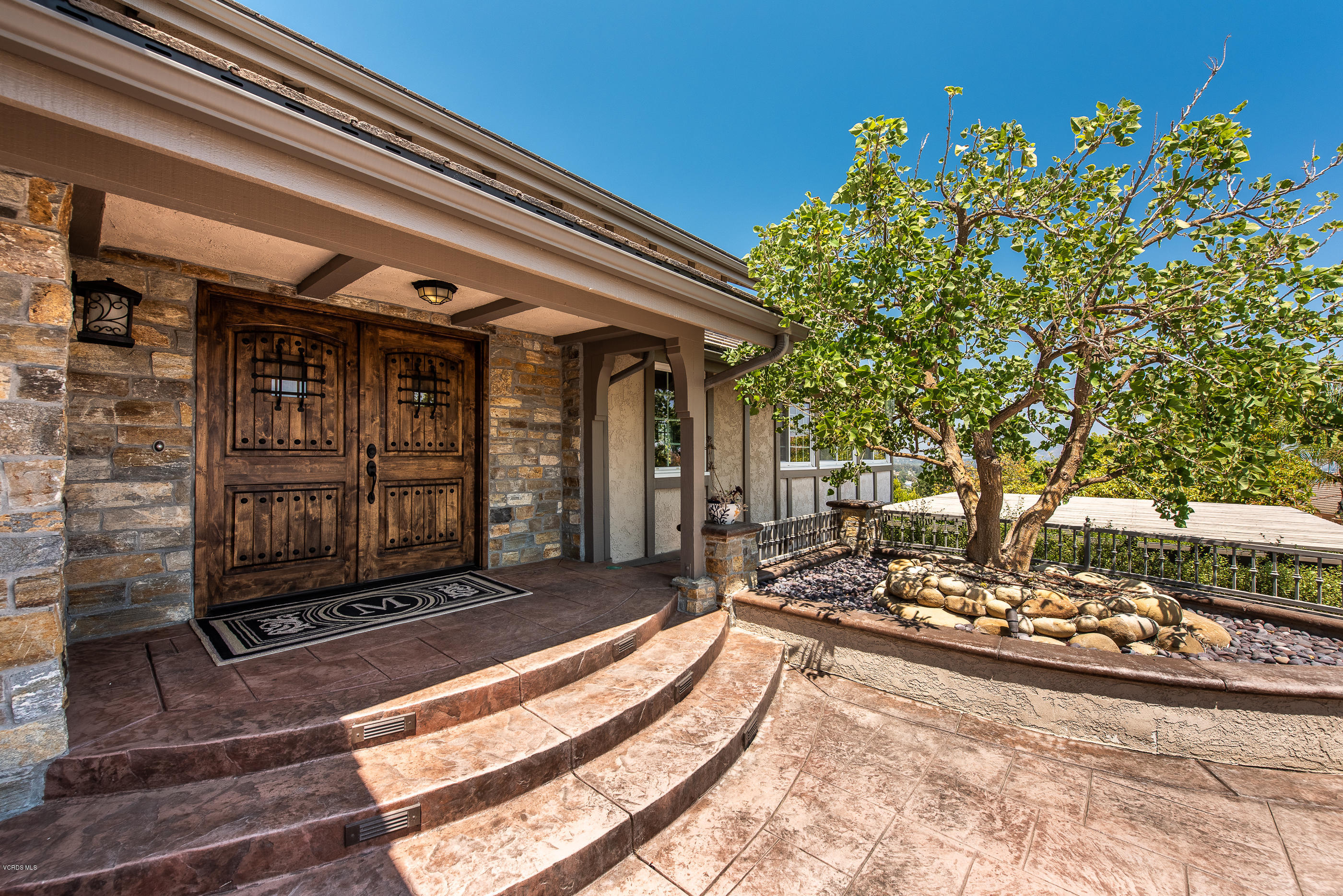 669 Corriente Court Camarillo, CA 93010 - Photo 4 of 26 Front Porch