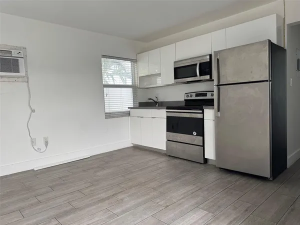 $1,800 | 7910 Abbott Avenue, Unit 6, Miami Beach, FL 33141