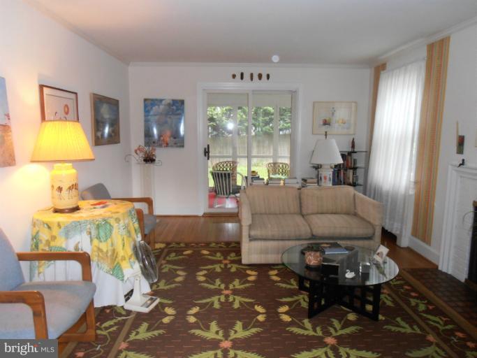 4707 Dover Road Bethesda, MD 20816 - Photo 20 of 26 Living Room