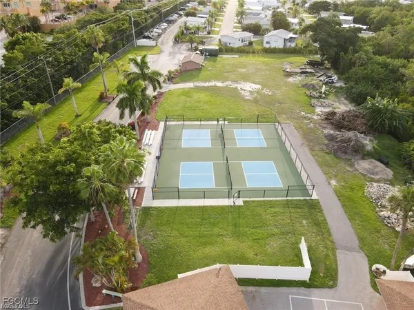 a view of a yard