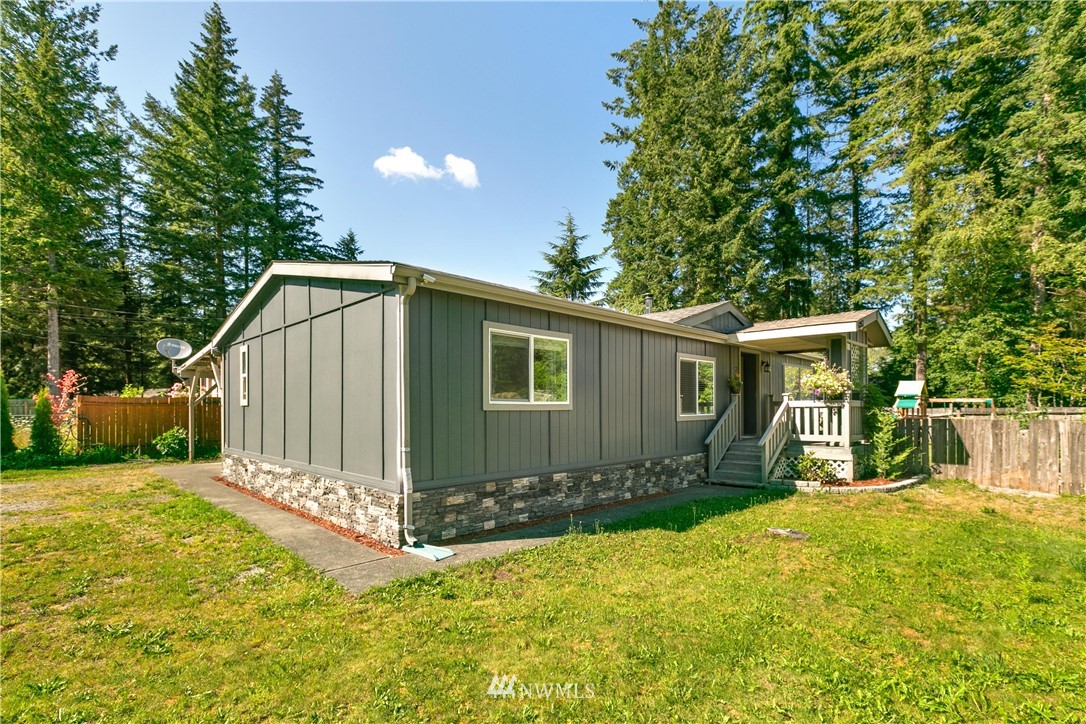 6263 Shamrock Road Maple Falls, WA 98266 - Photo 3 of 25 Gallery Image 3