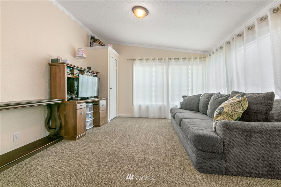 6263 Shamrock Road Maple Falls, WA 98266 - Photo 8 of 25 Gallery Image 8