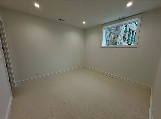 $4,000 | 4243 North Damen Avenue, Unit CH, Chicago, IL 60618