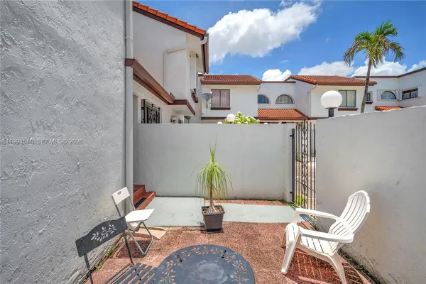 $470,000 | 1321 Southwest 124th Court, Unit 18A, Miami, FL 33184