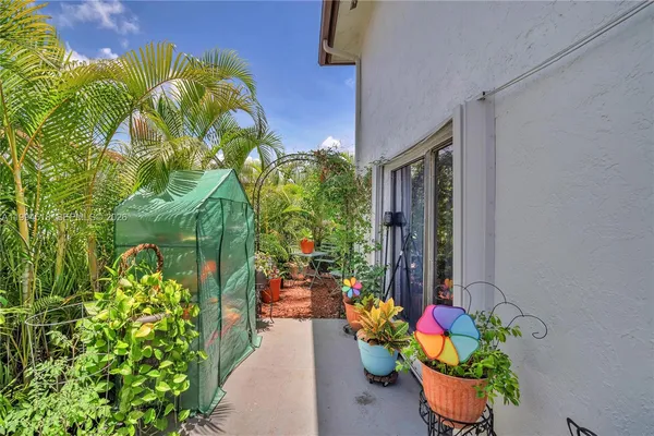 $470,000 | 1321 Southwest 124th Court, Unit 18A, Miami, FL 33184
