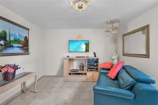 $470,000 | 1321 Southwest 124th Court, Unit 18A, Miami, FL 33184