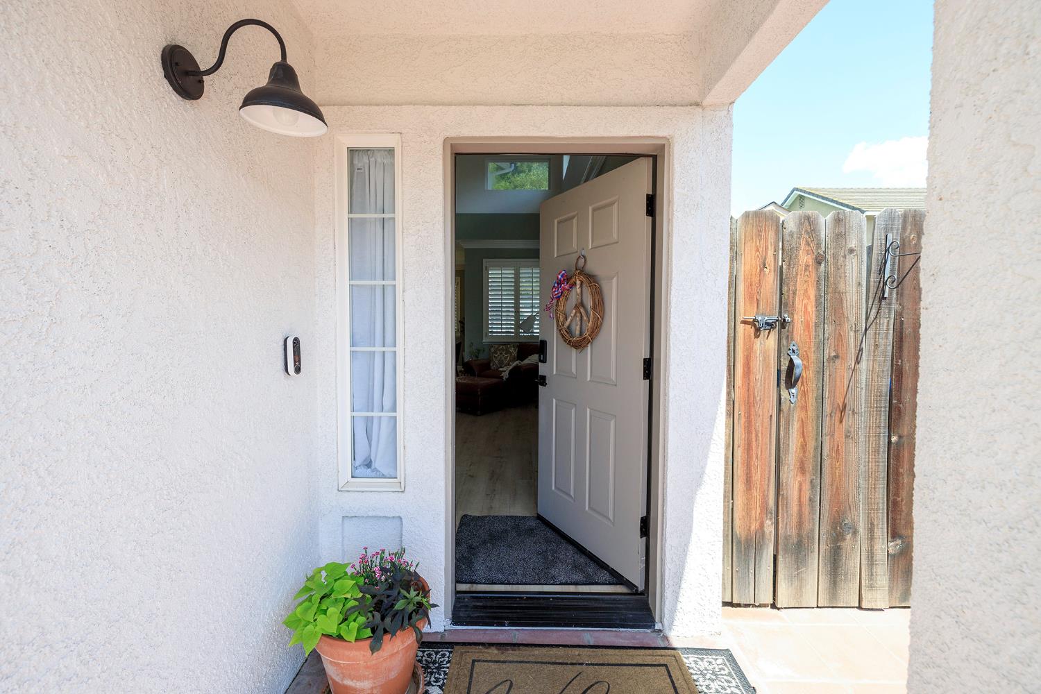 428 Douma Way Ripon, CA 95366 - Photo 5 of 57