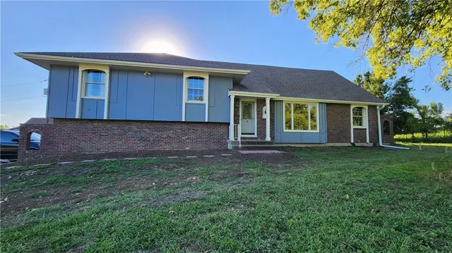 $439,000 | 24320 South Grabe Road, Peculiar, MO 64078