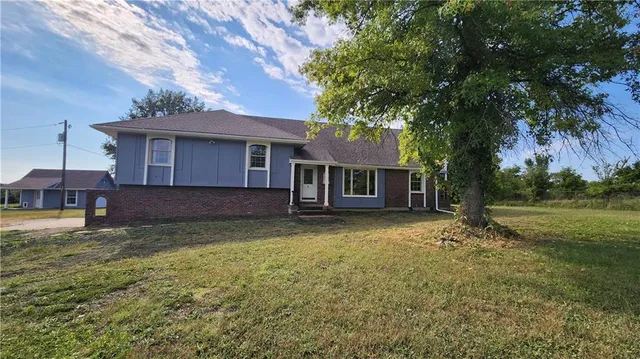 $439,000 | 24320 South Grabe Road, Peculiar, MO 64078
