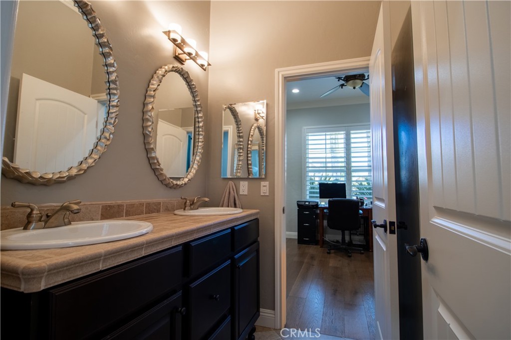 33699 Spring Brook Circle Temecula, CA 92592 - Photo 8 of 46