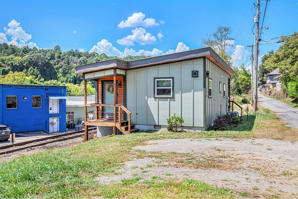 177 Main Street Copperhill, TN 37317 - Photo 24 of 26 a front view of a house with a yard