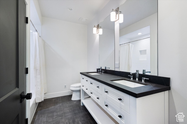 1158 South 980 West Mapleton, UT 84664 - Photo 4 of 15 Bathroom featuring double vanity