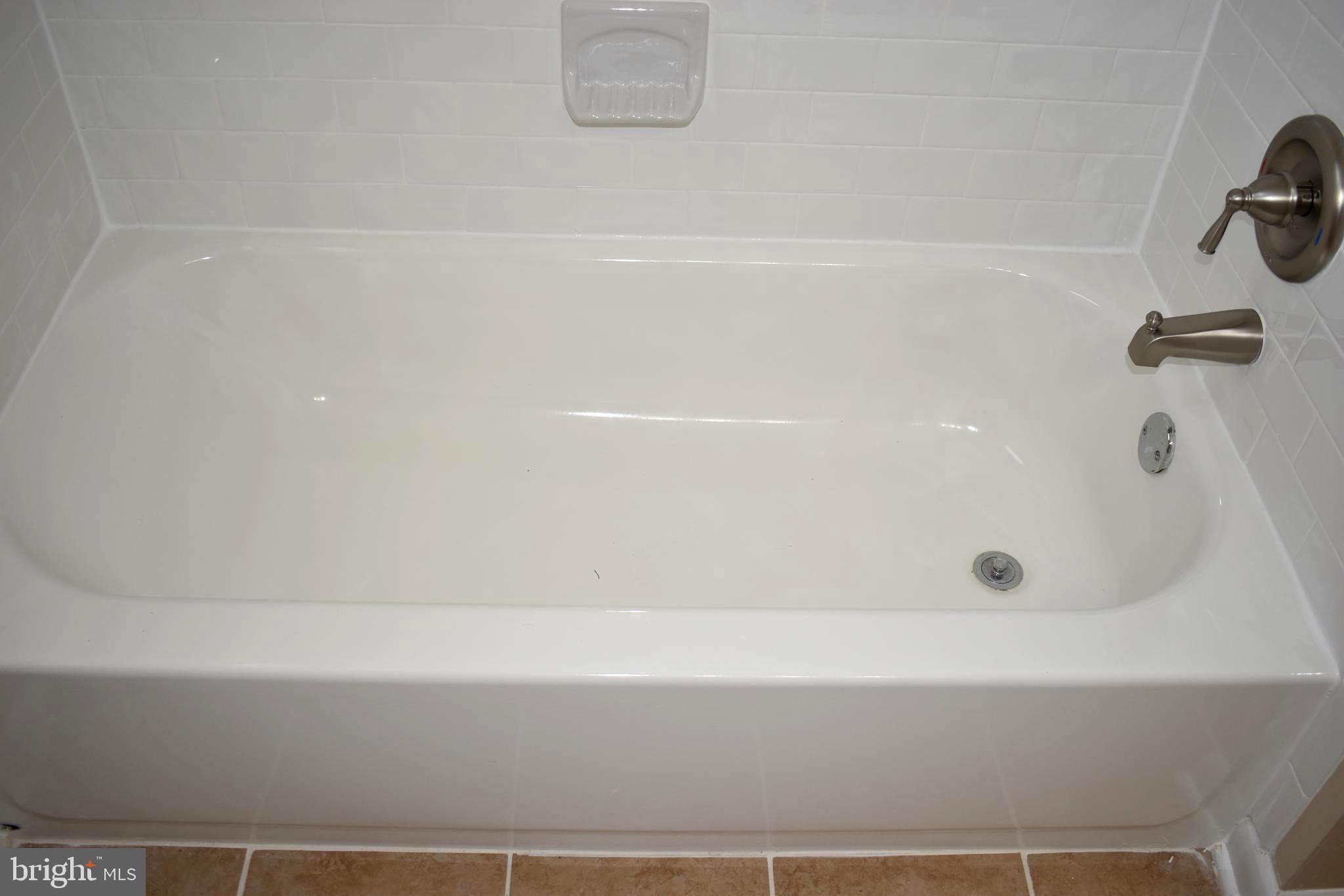 30 Kinship Road Baltimore, MD 21222 - Photo 23 of 33 Bright New Tub