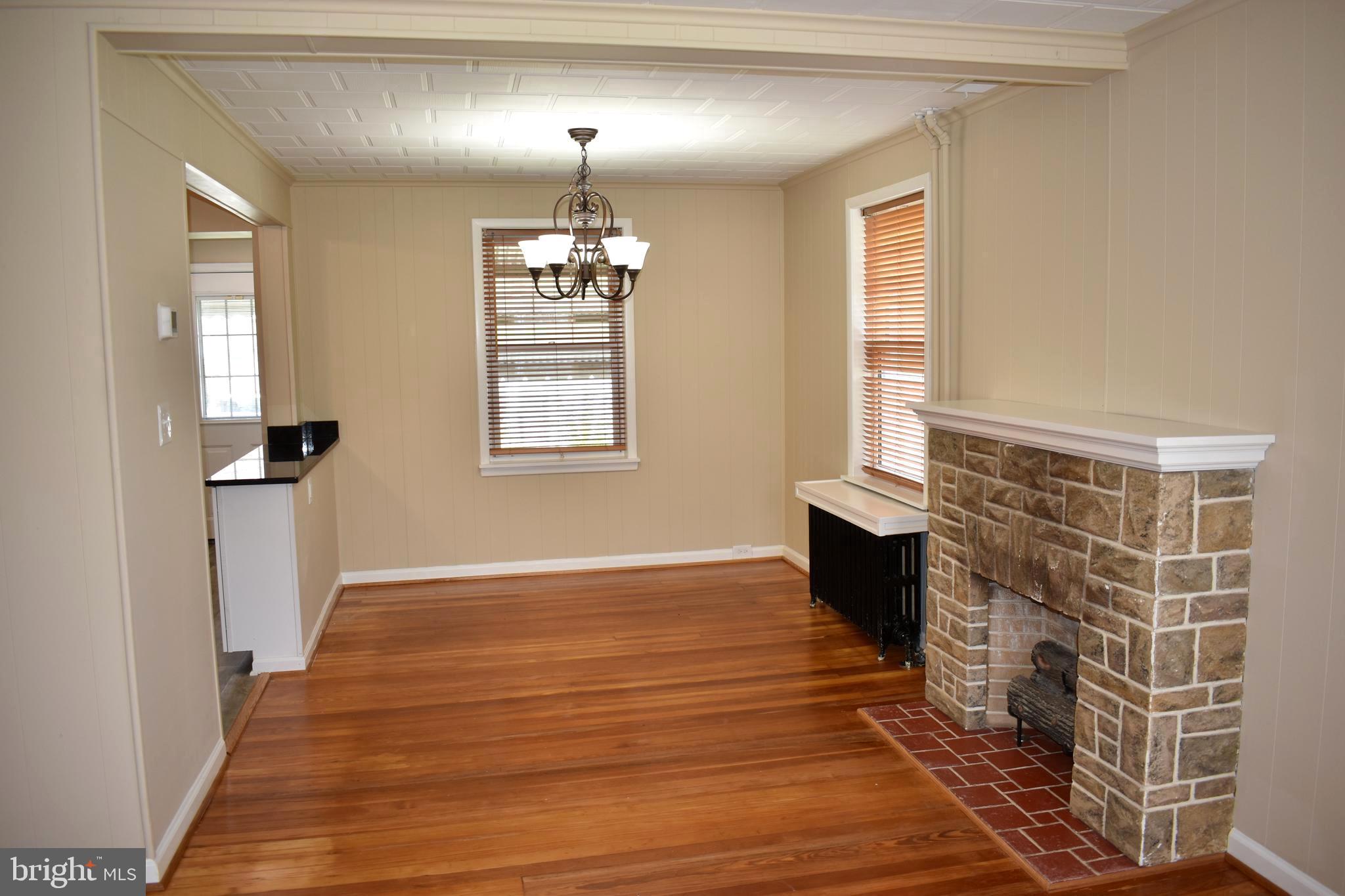 30 Kinship Road Baltimore, MD 21222 - Photo 6 of 33 Living/Dining Rooms