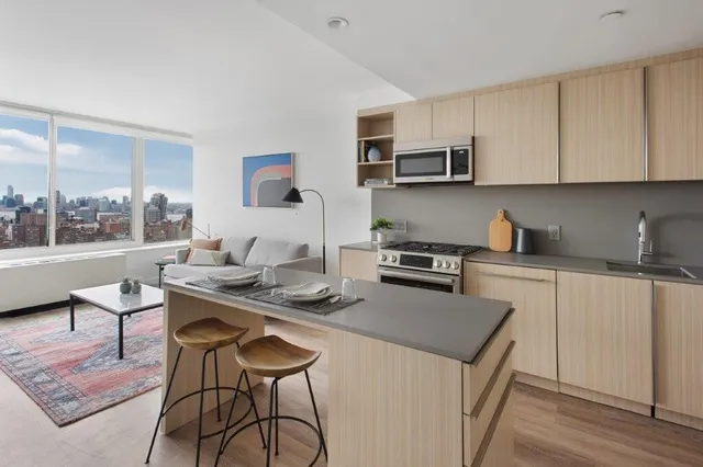 $5,030 | 315 West 33rd Street, Unit 8H | Hudson Yards