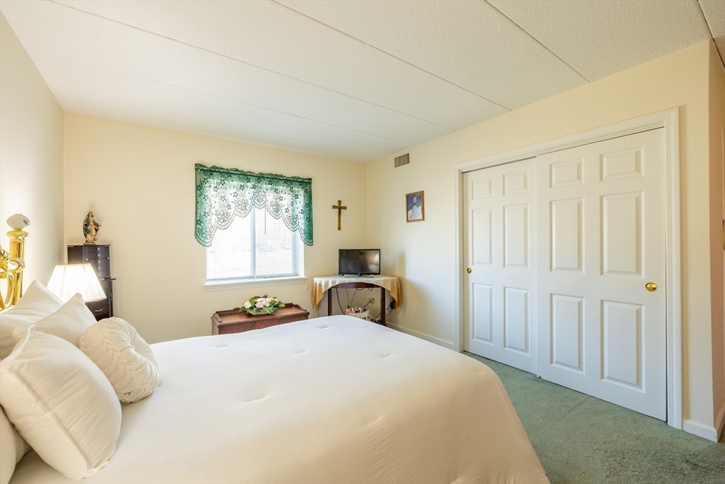 43 Angleside Road, Unit 4 Waltham, MA 02453 - Photo 11 of 19 Gallery Image 11