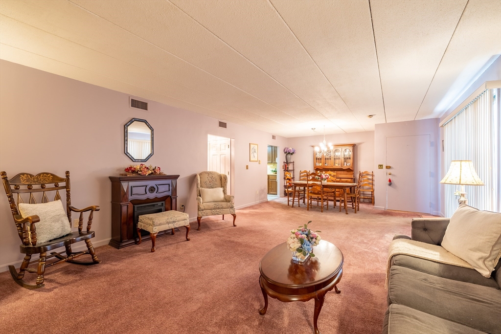 43 Angleside Road, Unit 4 Waltham, MA 02453 - Photo 8 of 19 Gallery Image 8