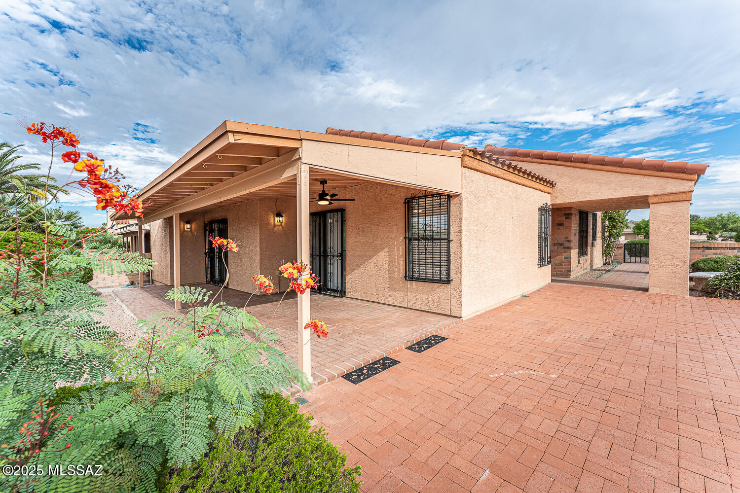 931 West Rio Guaymas Green Valley, AZ 85614 - Photo 6 of 39 a view of a house with basketball court