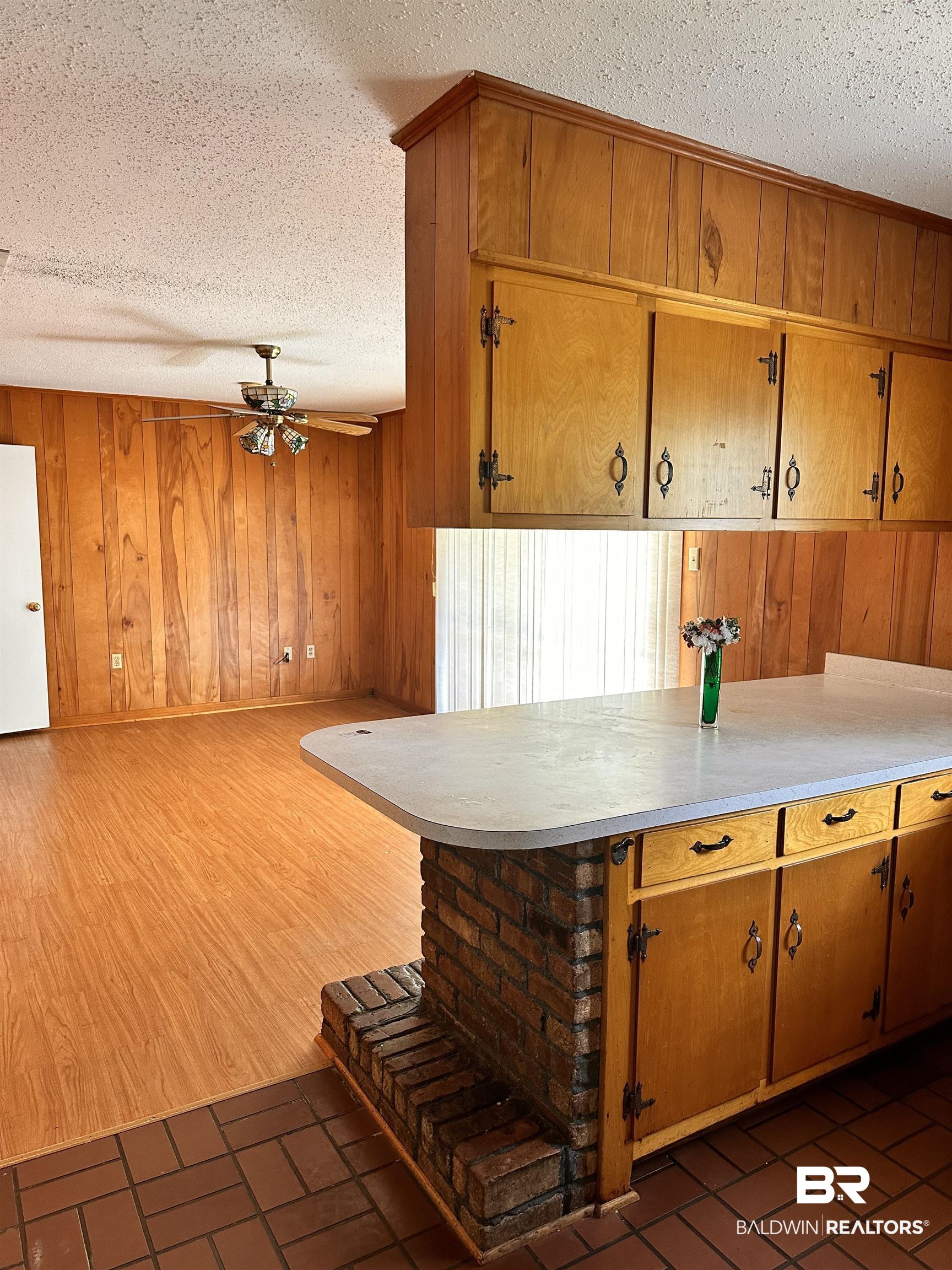 22 Caisson Trace Spanish Fort, AL 36527 - Photo 5 of 11 Kitchen Breakfast Bar