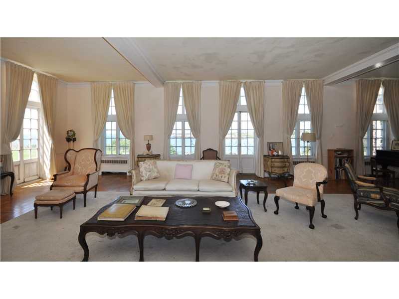 41 Ledge Road Newport, RI 02840 - Photo 4 of 17 Living Room. Beautiful spaces