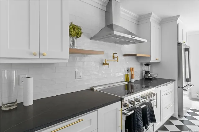 $3,500 | 870 Stars Road, East Marion, NY 11939