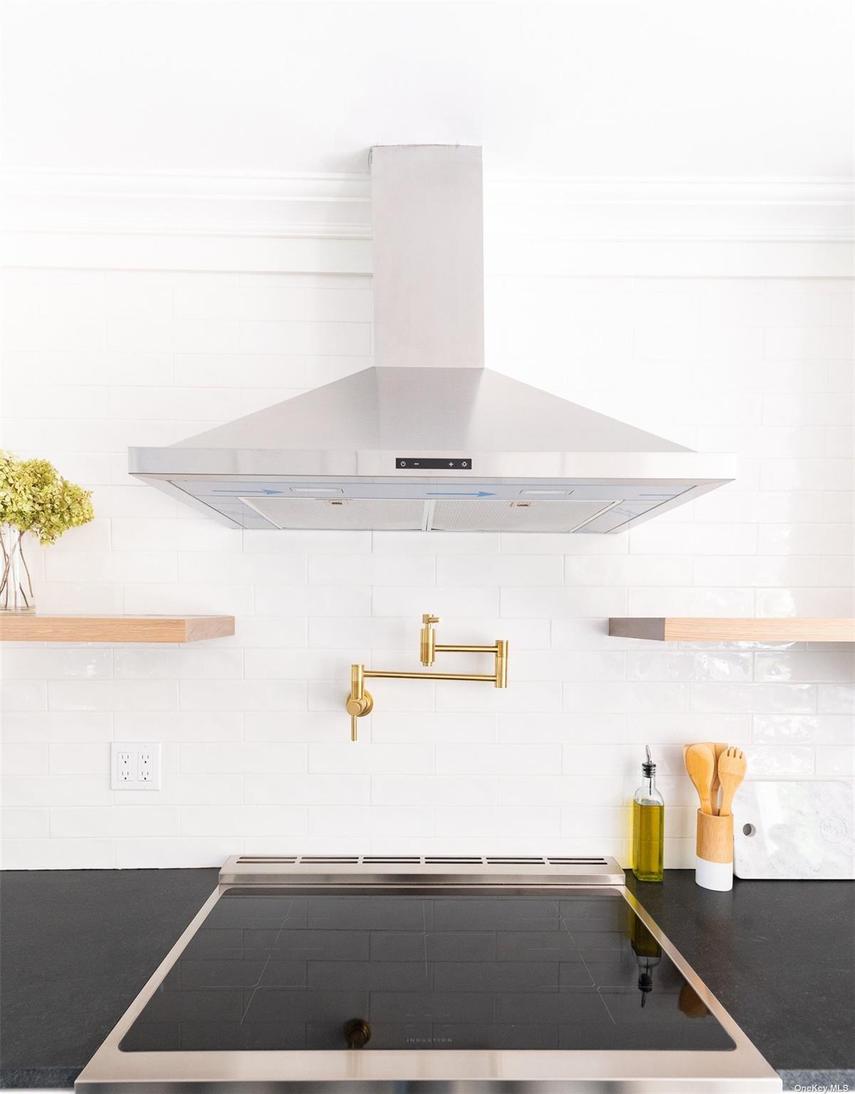 870 Stars Road East Marion, NY 11939 - Photo 5 of 23