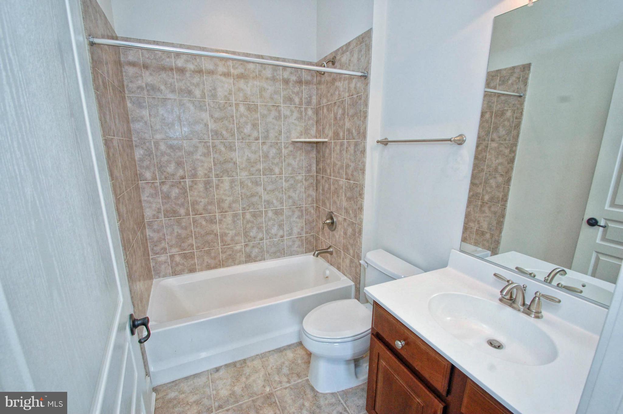 4618 Spring Run Road Warrenton, VA 20187 - Photo 17 of 30 Bath