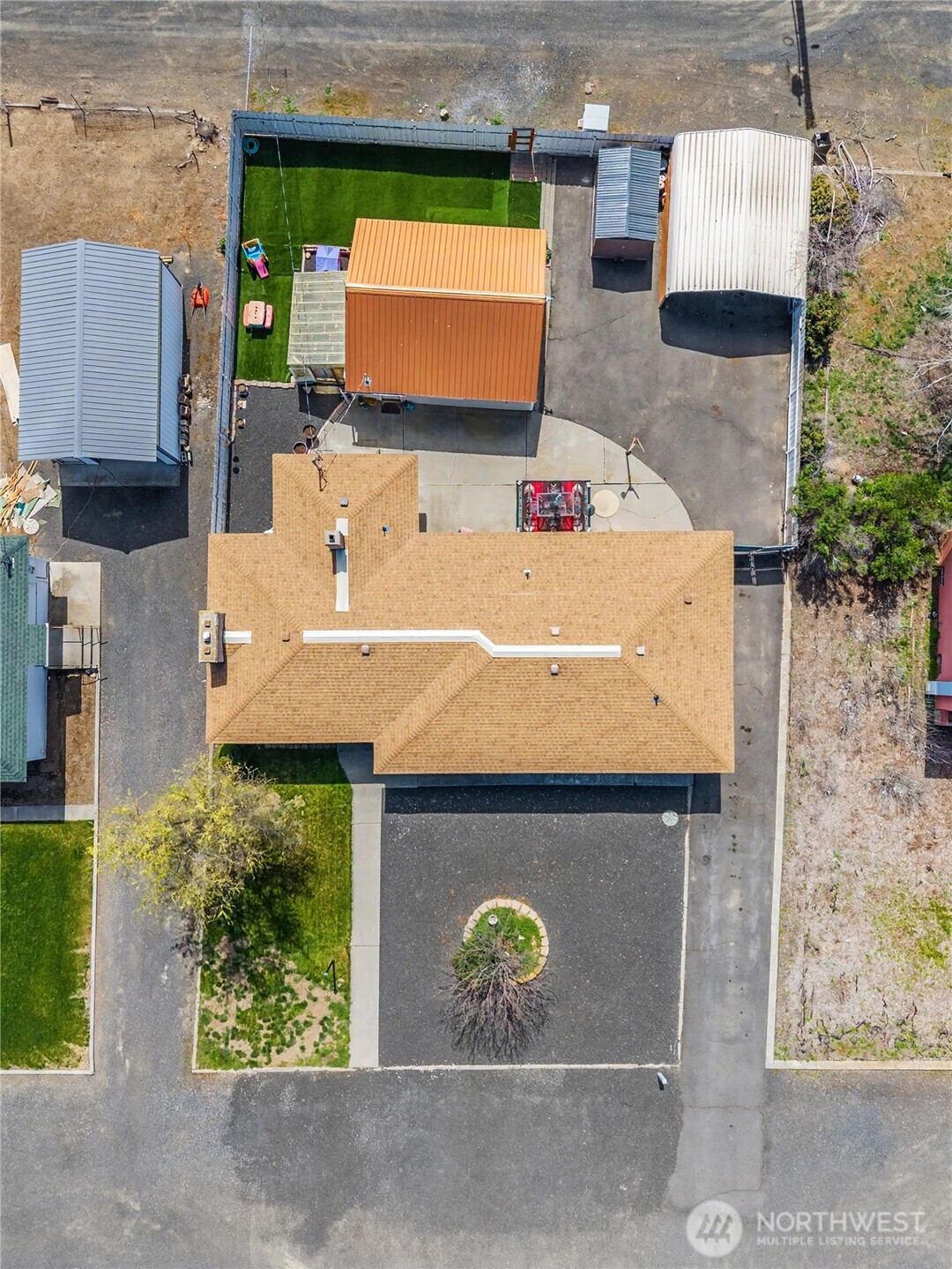 1104 East Dobson Road Odessa, WA 99159 - Photo 33 of 40 an aerial view of residential houses with outdoor space