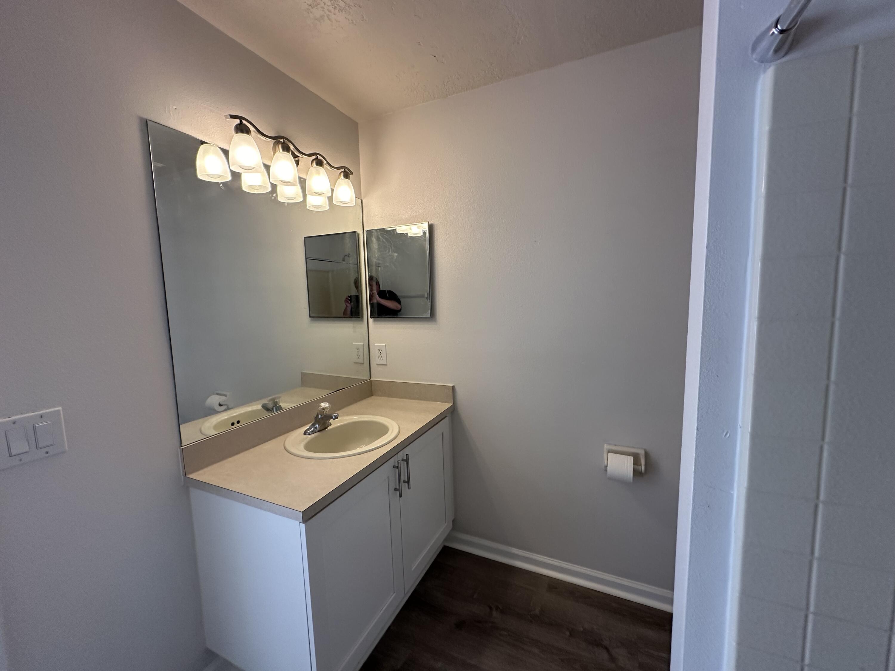 910 Luminary Circle, Unit 103 Melbourne, FL 32901 - Photo 21 of 31 Master Bathroom