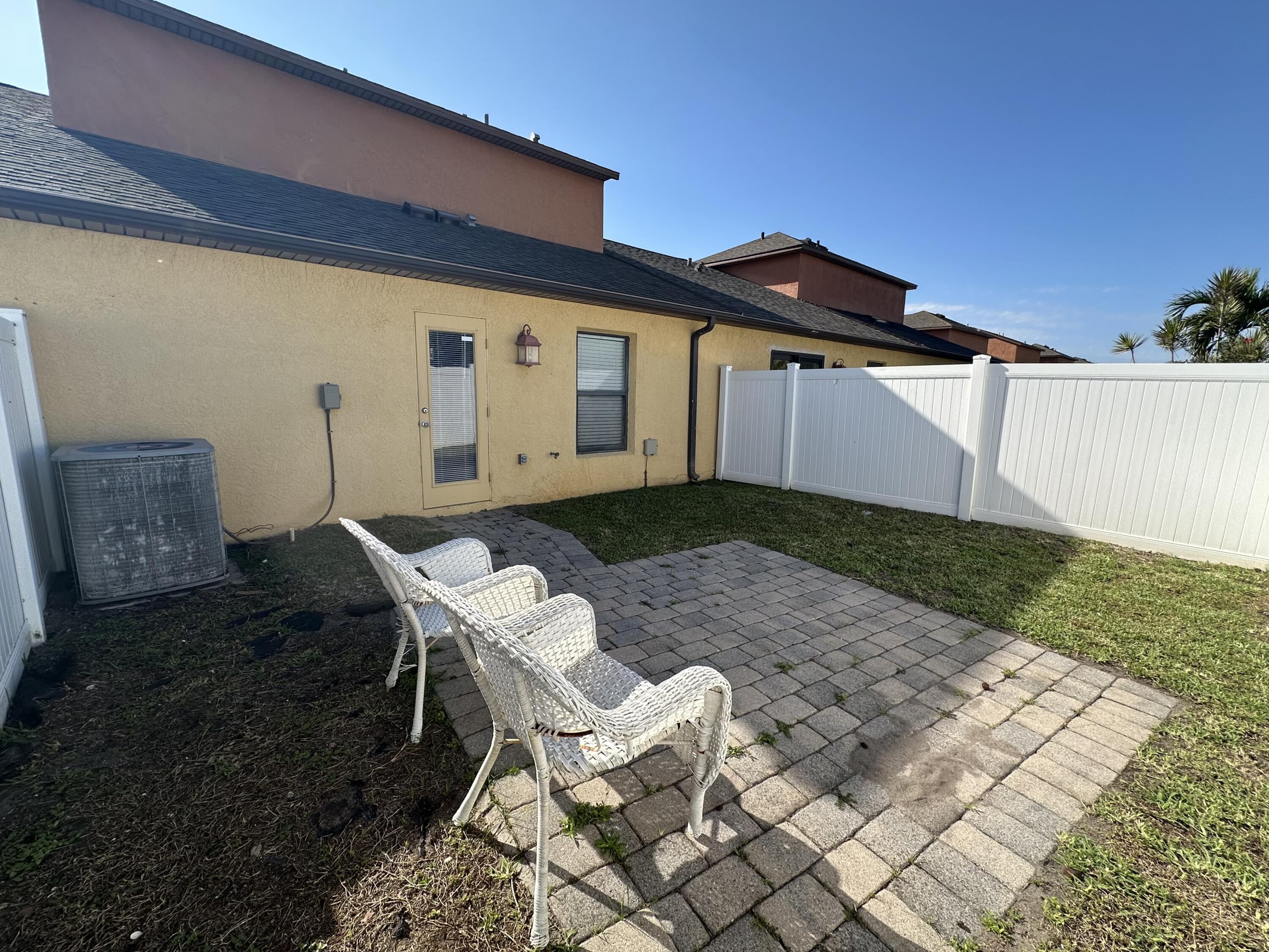 910 Luminary Circle, Unit 103 Melbourne, FL 32901 - Photo 24 of 31 a backyard of a house with table and chairs