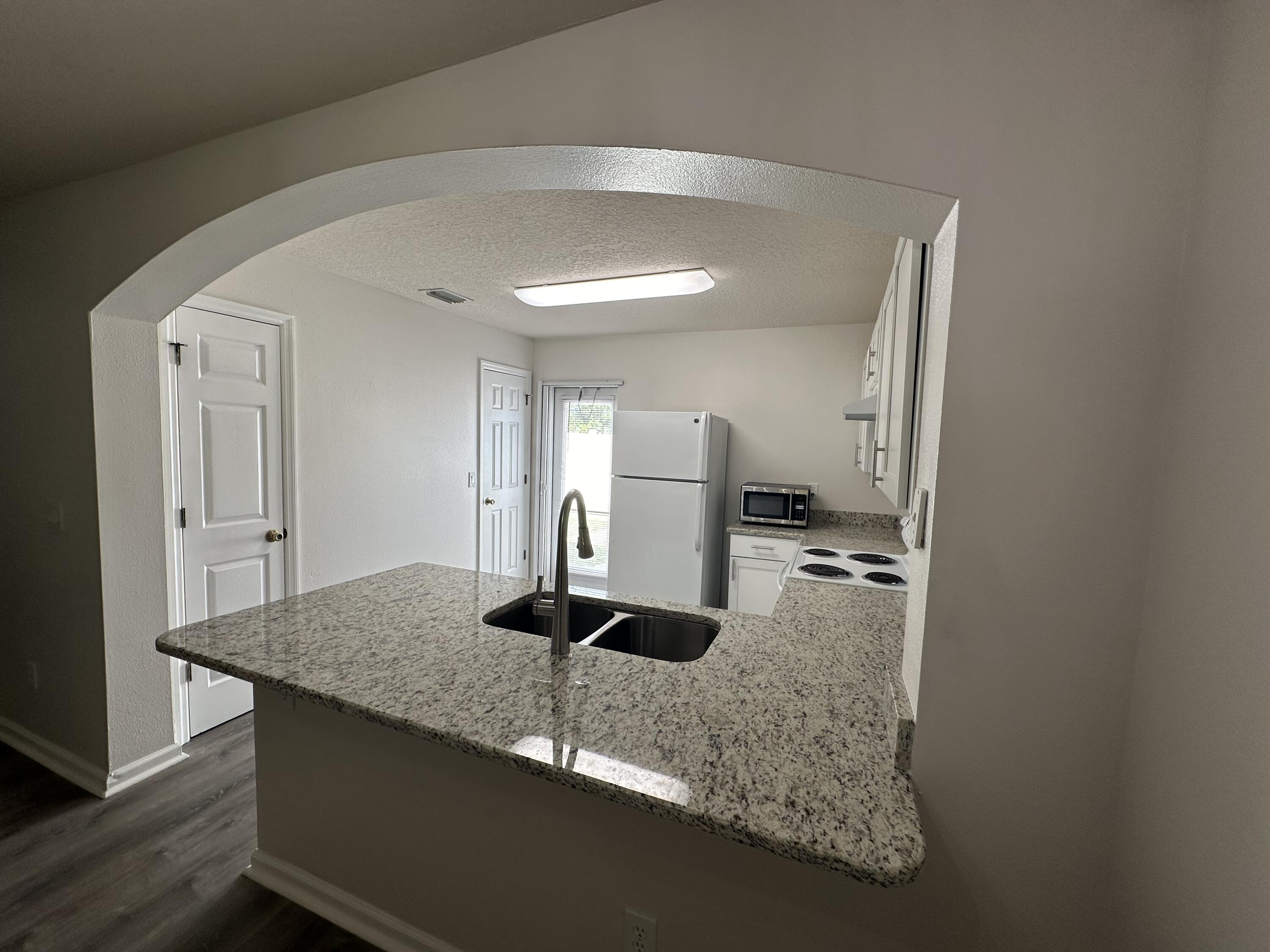 910 Luminary Circle, Unit 103 Melbourne, FL 32901 - Photo 6 of 31 Kitchen