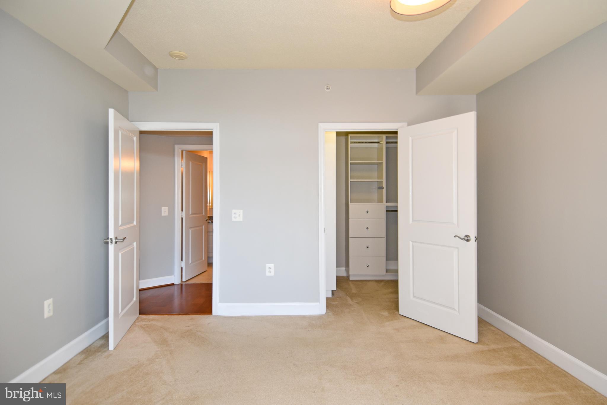 3650 South Glebe Road, Unit 662 Arlington, VA 22202 - Photo 32 of 63 an empty room with closet area